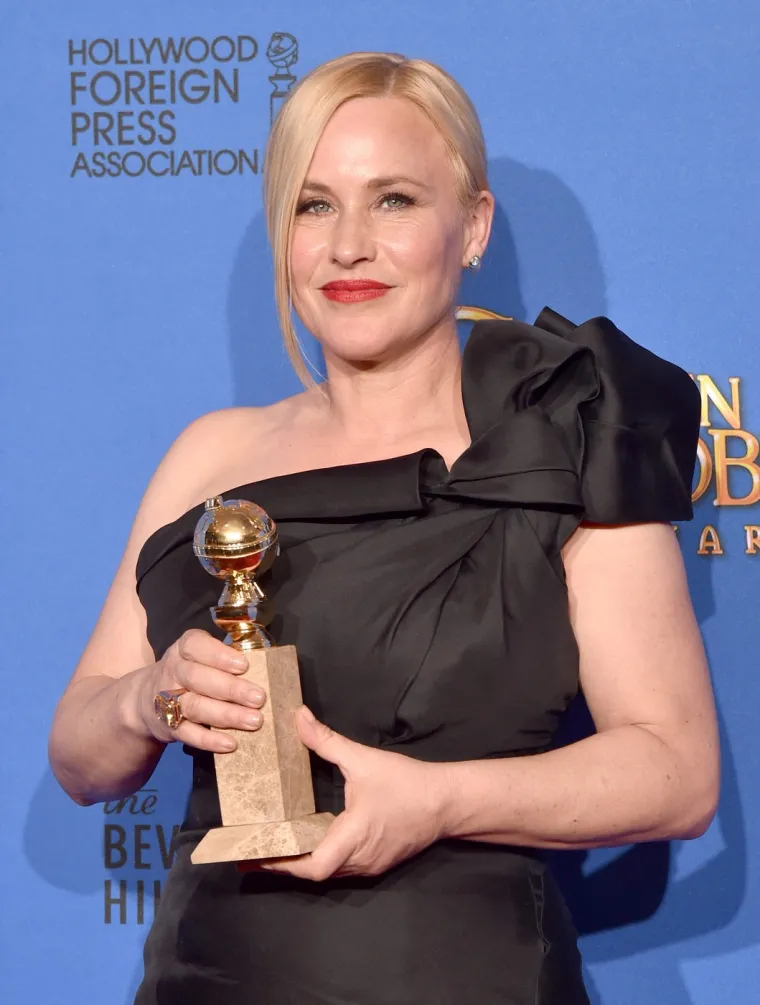 Glumica Patricia Arquette djelomično je odrasla u komuni Skymont Subud u Virginiji. Opisala je život u komuni kao život bez struje, kupaonica pa čak i tekuće vode.
