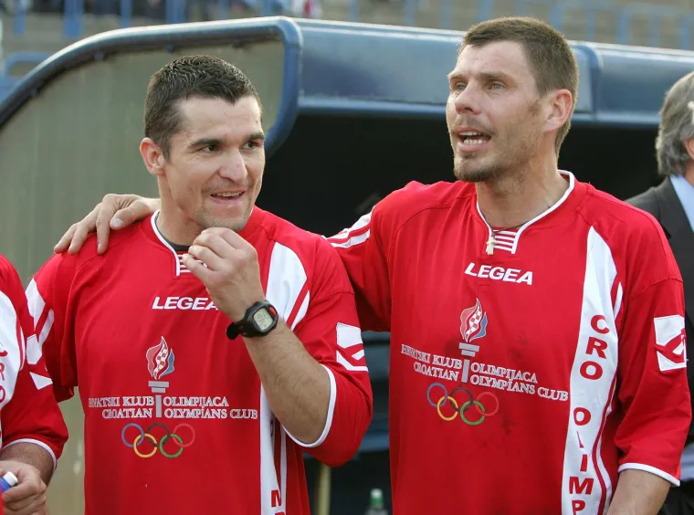 26.04.2007., Samobor - Humanitarna akcija za kupnju proteza proslavljenom vaterpolistu Miroslavu Poljaku okupila je tog dana na nogometnom terenu Humane zvijezde i Hrvatske olimpijce. Prikupljeno je 150.000 kuna, a slavili su estradnjaci 4:3. Stjepan Božić i Zvonimir Boban.