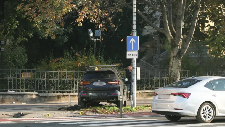 Otpadali su kotači, dijelovi su posvuda: Na raskrižju se sudarila tri auta, ima ozlijeđenih