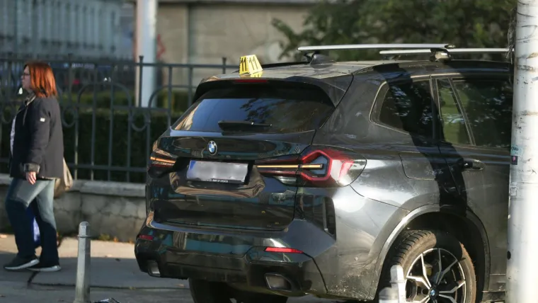 Otpadali su kotači, dijelovi su posvuda: Na raskrižju se sudarila tri auta, ima ozlijeđenih