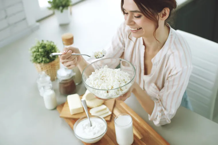 11. Meki sirevi - Sirevi, kao što su ricotta, feta, brie, itd., kao i krem ​​sir, imat će promjene u svojoj teksturi kada se zamrznu. Krem sir, primjerice, može postati vrlo vodenast.