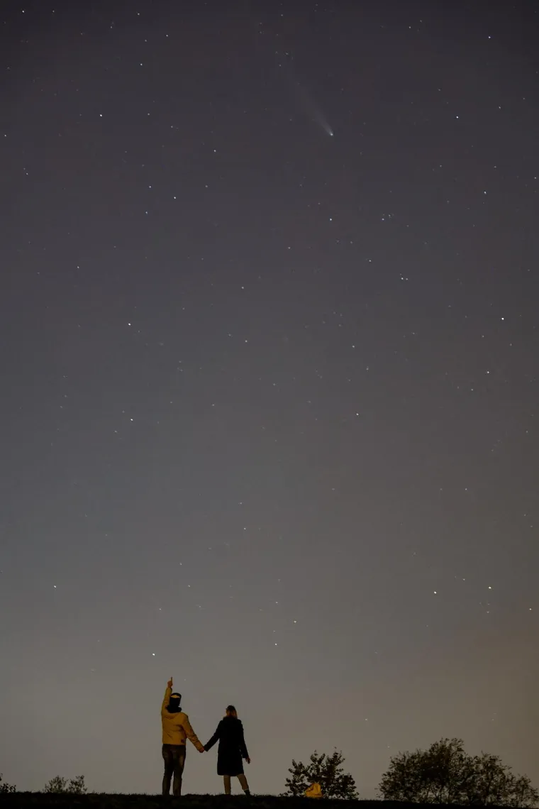 Dolazi s mjesta zvanog Oortov oblak, koji je, prema dr. Robertu Masseyju iz Kraljevskog astronomskog društva (RAS), &quot;nevjerojatno udaljen&quot; od Zemlje, mnogo dalje od planeta i asteroida koje smo navikli vidjeti