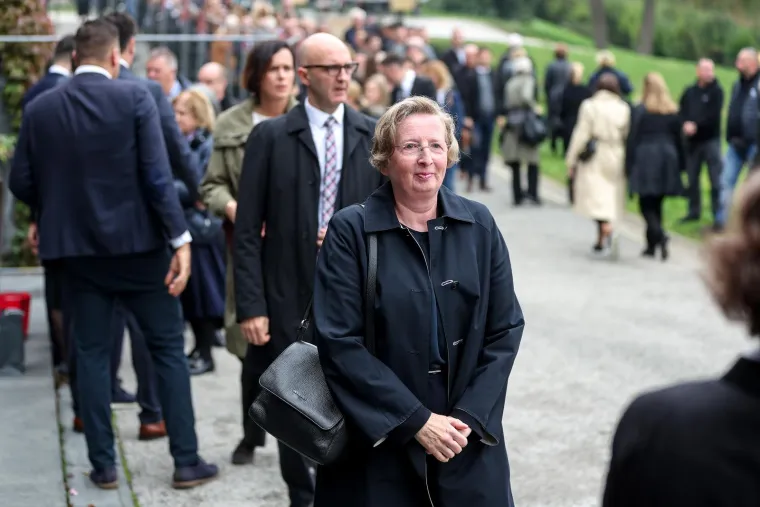 &apos;Vjernik sam kao i većina ljudi, ali nisam previše praktični vjernik, jer na misu idem onda kad za to osjetim potrebu. Vjerujem u Boga i u karizmu svete Crkve katoličke&apos;, objasnio je jednom prilikom.