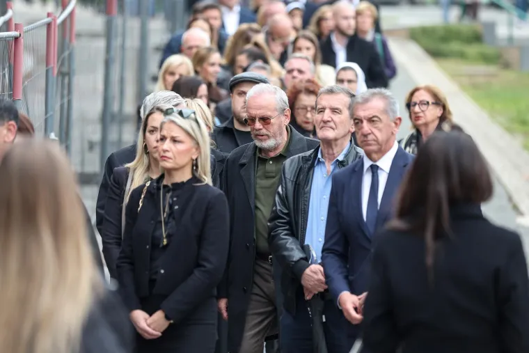 Zagrebački ispraćaj Ante Ćoru&scaron;ića: Do&scaron;li Dalić, Plenković, Božinović, Bebić...