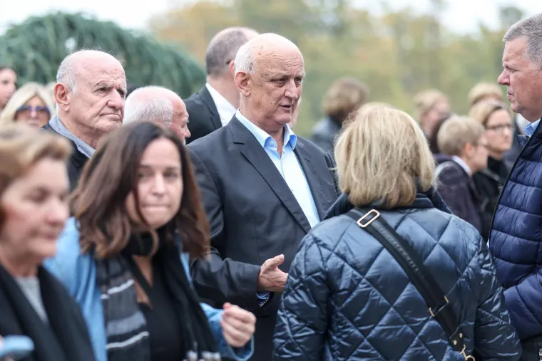 Zagrebački ispraćaj Ante Ćoru&scaron;ića: Do&scaron;li Dalić, Plenković, Božinović, Bebić...