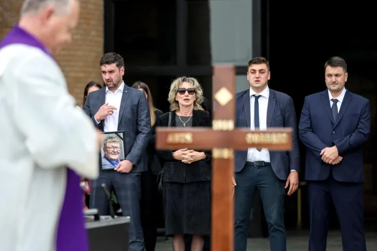 Zagrebački ispraćaj Ante Ćoru&scaron;ića: Do&scaron;li Dalić, Plenković, Božinović, Bebić...