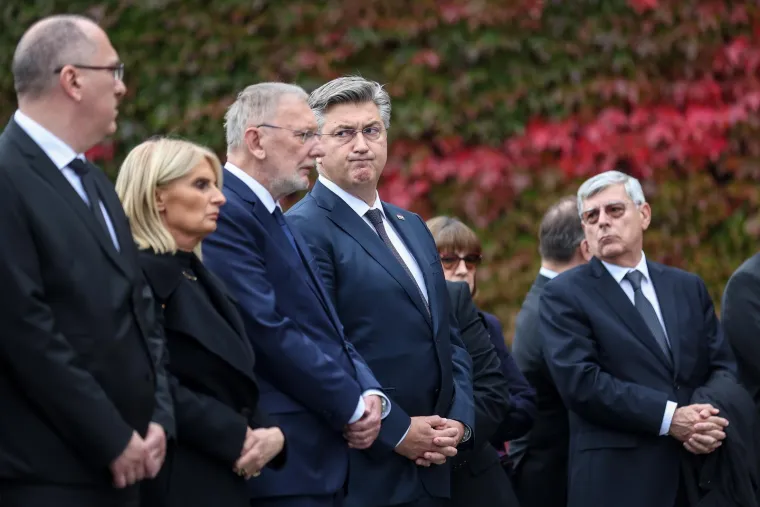 Zagrebački ispraćaj Ante Ćoru&scaron;ića: Do&scaron;li Dalić, Plenković, Božinović, Bebić...