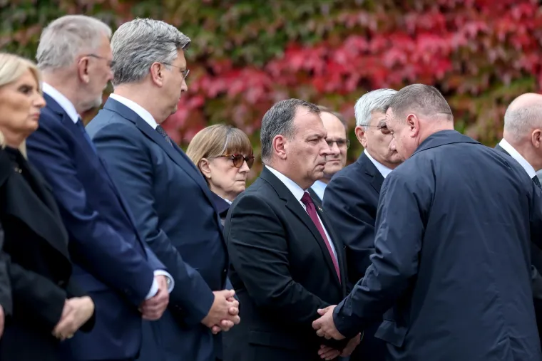 Zagrebački ispraćaj Ante Ćoru&scaron;ića: Do&scaron;li Dalić, Plenković, Božinović, Bebić...