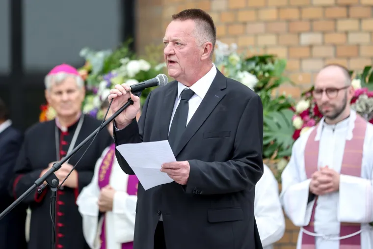 Zagrebački ispraćaj Ante Ćoru&scaron;ića: Do&scaron;li Dalić, Plenković, Božinović, Bebić...