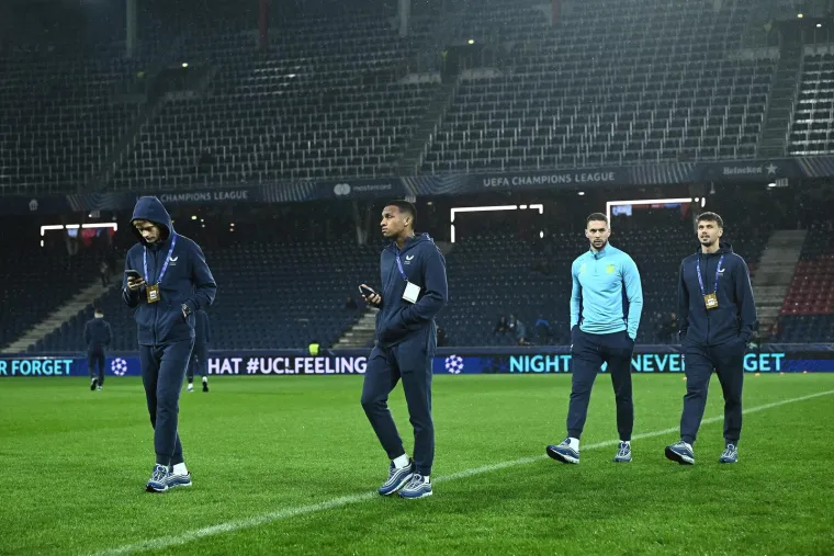 Dinamovce u Salzburgu dočekale poruke na tribinama, na meti bila dva igrača