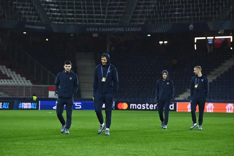 Dinamovce u Salzburgu dočekale poruke na tribinama, na meti bila dva igrača