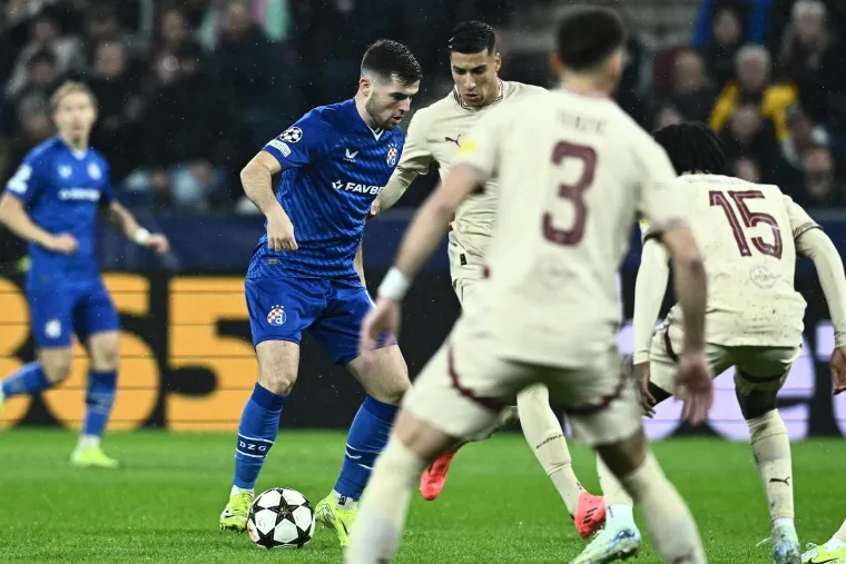 Dinamovce u Salzburgu dočekale poruke na tribinama, na meti bila dva igrača