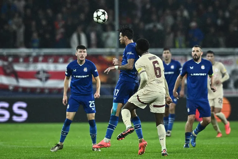 Dinamovce u Salzburgu dočekale poruke na tribinama, na meti bila dva igrača