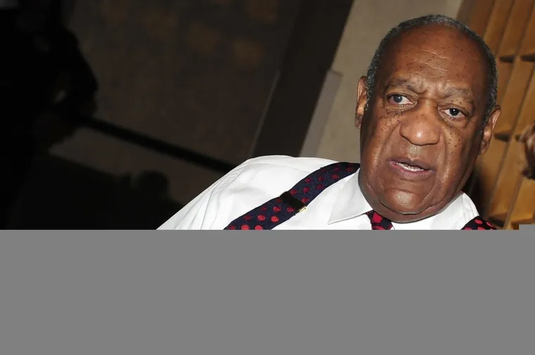 Jedan od najdramatičnijih padova s trona slave doživio je, nekada obožavani komičar i glumac poznat po hit seriji &quot;The Cosby Show&quot;. Cosbyjeva reputacija i karijera potpuno su uništene nakon što je više od 60 žena iznijelo optužbe za seksualno zlostavljanje protiv njega. 