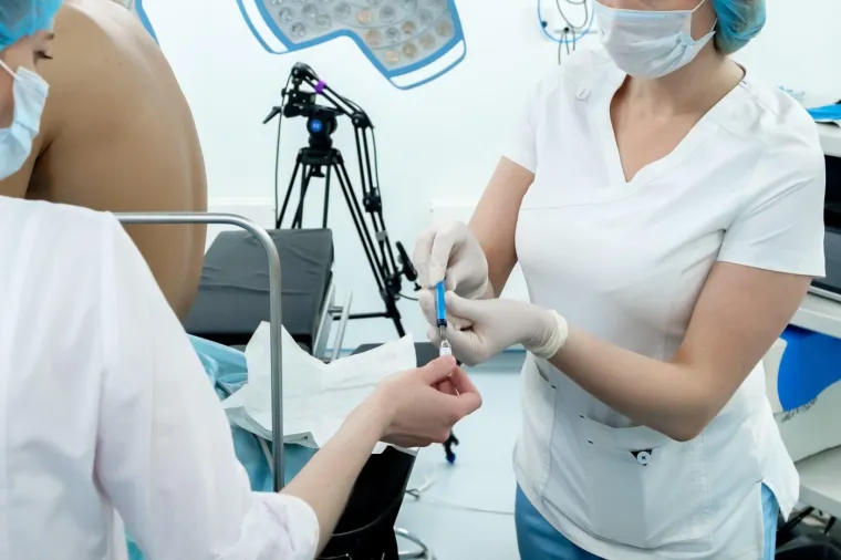 6. Medicinska sestra - anesteziolog: Medicinske sestre specijalizirane su za davanje anestezije u kirurškim zahvatima. 