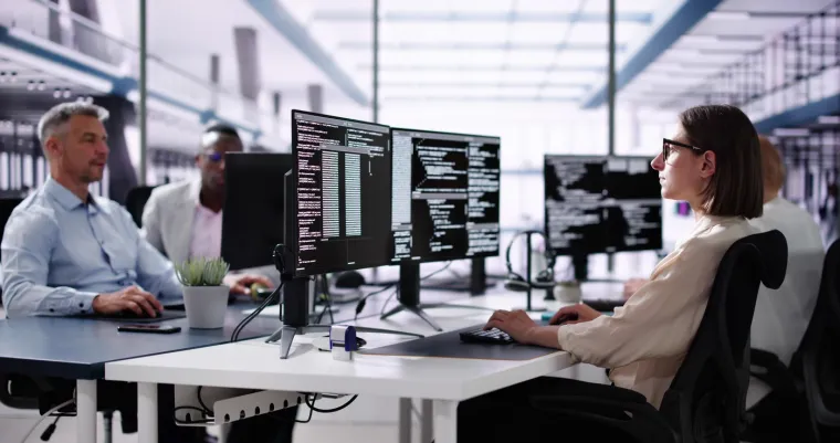 16. DevOps inženjer: Ova uloga kombinira razvoj softvera s IT operacijama tako da su procesi isporuke softvera pojednostavljeni. Oni također automatiziraju implementaciju infrastrukture i nadziru performanse sustava.