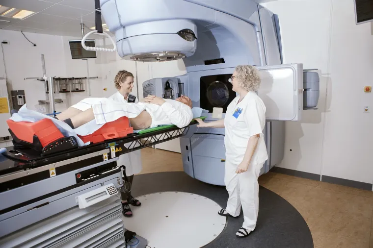 23. Radijacijski terapeut: Radijacijski terapeuti provode terapiju zračenjem pacijenata oboljelih od raka. 