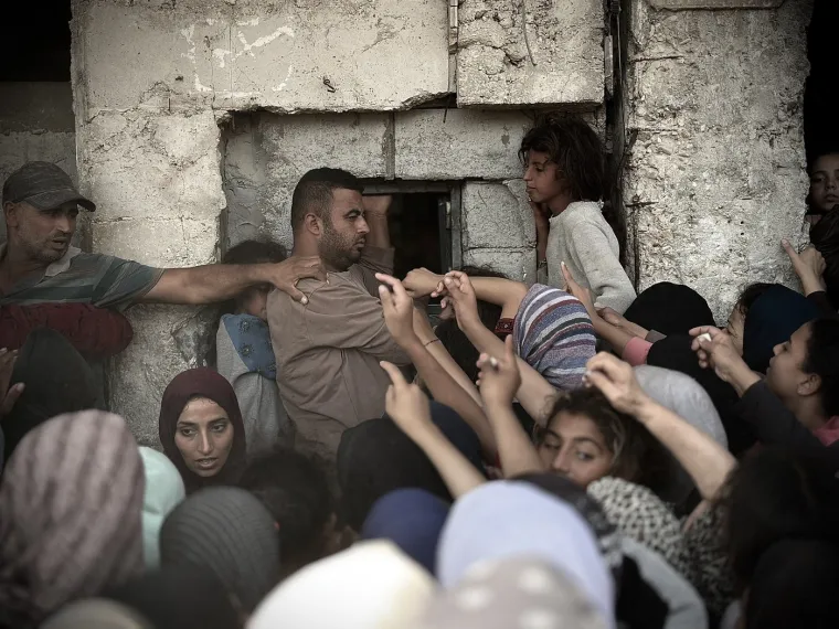 Potresni prizori iz Gaze: Ovako se Palestinci bore za kruh ispred jedine pekare u gradu