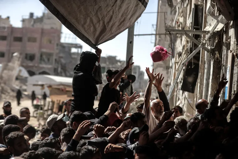 Potresni prizori iz Gaze: Ovako se Palestinci bore za kruh ispred jedine pekare u gradu