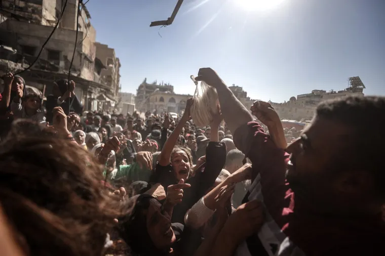 Potresni prizori iz Gaze: Ovako se Palestinci bore za kruh ispred jedine pekare u gradu