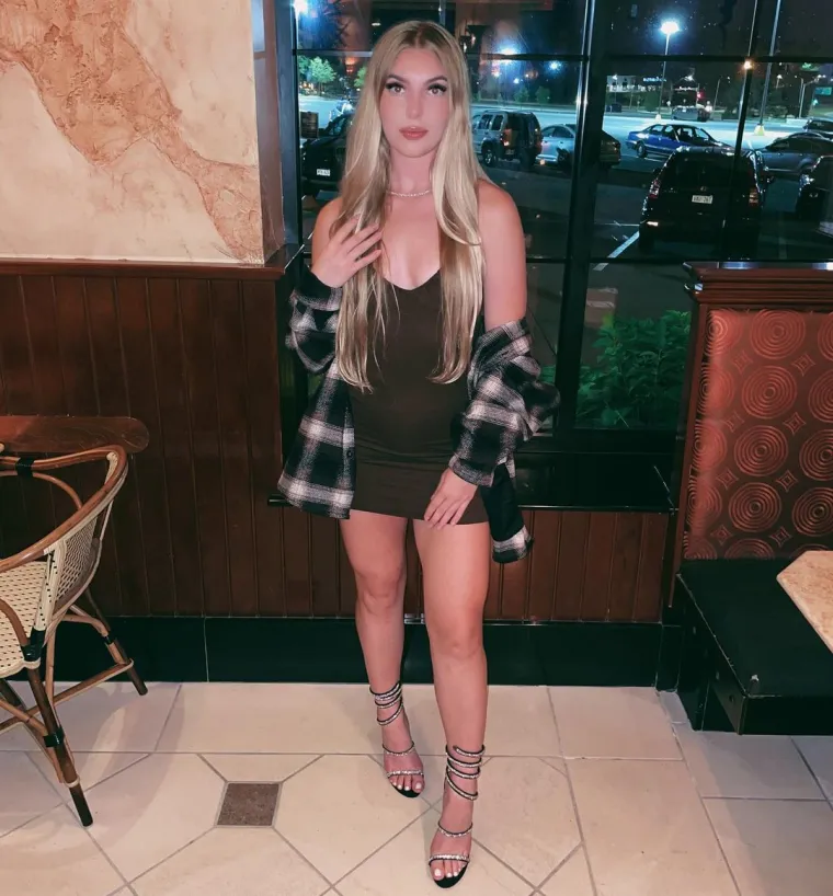 &Scaron;to se trenera tiče, glasnogovornica momčadi medijima je tek kratko kazala da su povod suspenziji bili "osobni razlozi", dok izbacivanje Scoggin uopće nije željela komentirati.