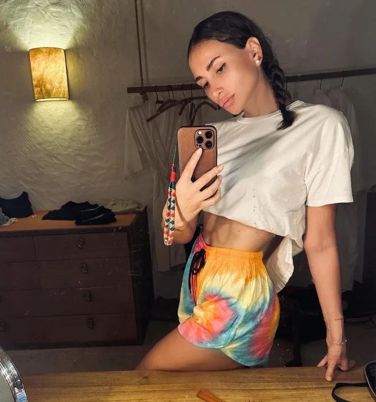 Pored glazbenih aktivnosti, Emina se sve više posvećuje i poslovnim projektima izvan showbiza. Pokrenula je liniju kozmetičkih proizvoda, s posebnim naglaskom na njegu kože, što je dodatno proširilo njezin utjecaj kao modne i beauty ikone. Trenutno uživa u radu na novim projektima i uživa u ulozi majke, posvećujući vrijeme sinovima, što često ističe kao najvažniju ulogu u svom životu.