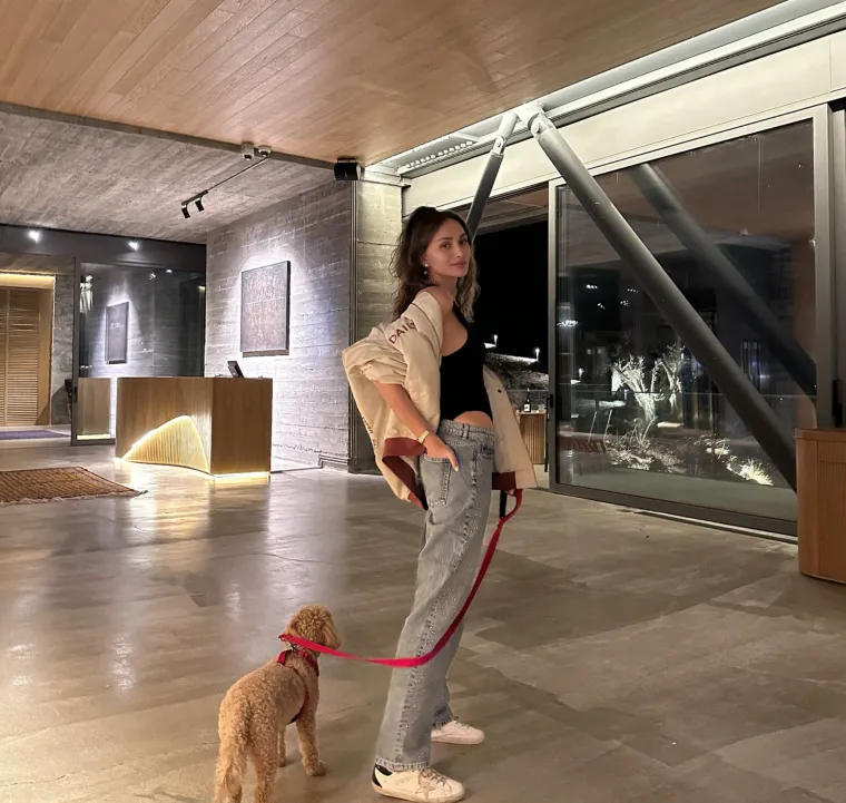 Korigirala je samo nos? 'Isplivale' stare fotografije Emine Jahović na kojima izgleda neprepoznatljivo