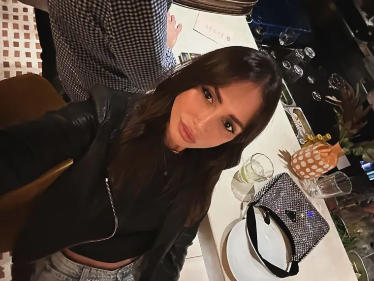 Korigirala je samo nos? 'Isplivale' stare fotografije Emine Jahović na kojima izgleda neprepoznatljivo