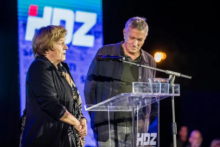 Ovakav doček nisu imali ni Vatreni. HDZ predstavio svog kandidata za gradonačelnika Splita, morate vidjeti kako...