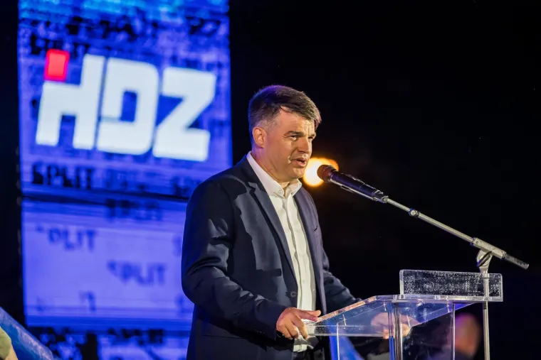 Ovakav doček nisu imali ni Vatreni. HDZ predstavio svog kandidata za gradonačelnika Splita, morate vidjeti kako...