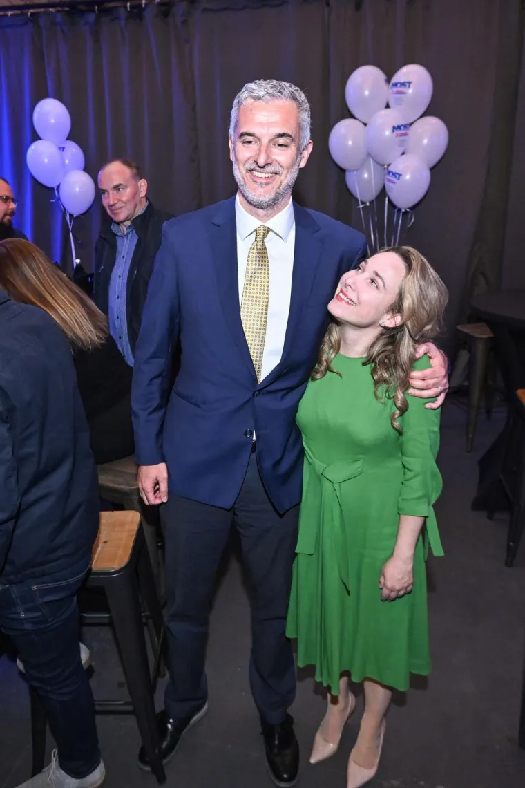 Iako vezu nikada nisu javno obznanili, u jednom trenutku počela se pojavljivati s jo&scaron; jednim prezimenom &scaron;to je dovelo do zaključka da su se vjenčali u tajnosti. 