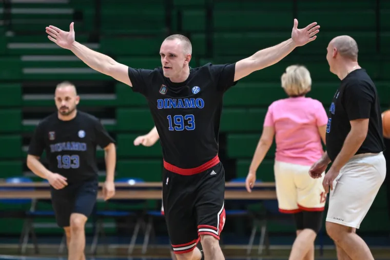 Vatrogasci su briljirali, neki su mislili da su u NBA ligi. Pogledajte ovog kralja, a nije Kujtim Shala. 