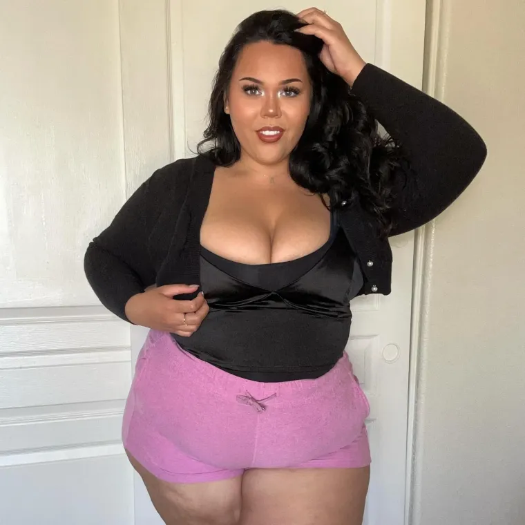 Ruši sve predrasude: Julia ima 150 kilograma, a muškarci luduju za njom