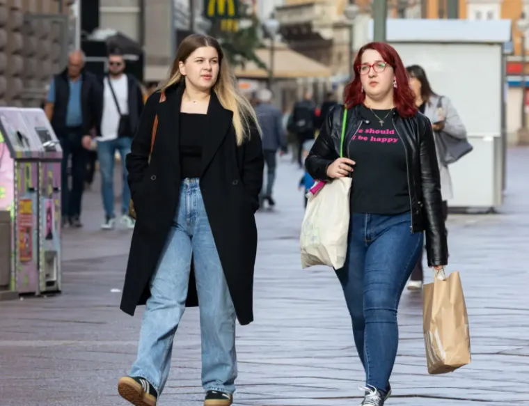 Riječani u stilu prkose tmurnom vremenu: Starije generacije zasjale na špici