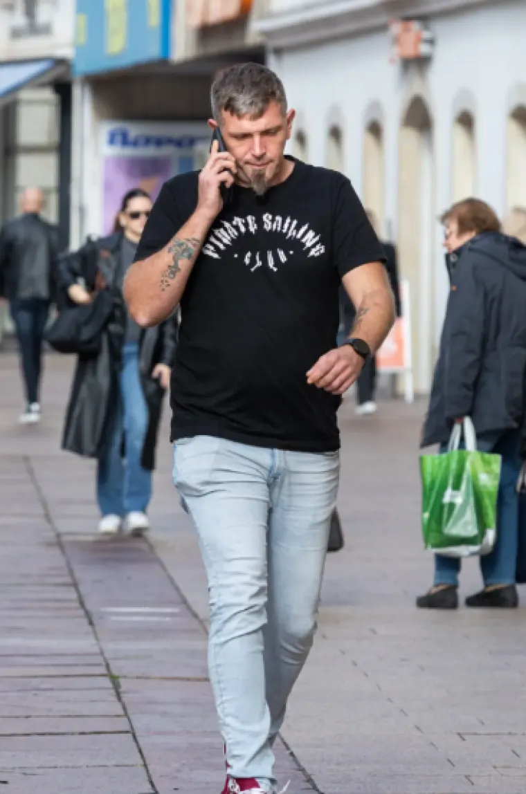 Riječani u stilu prkose tmurnom vremenu: Starije generacije zasjale na &scaron;pici