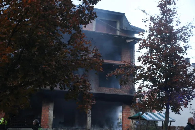 Pogledajte slike goleme buktinje koja je zahvatila kuću u Sesvetama: 'Ljudi su se uspaničili'