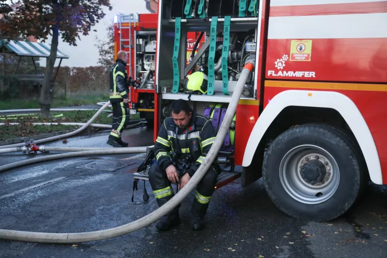 Pogledajte slike goleme buktinje koja je zahvatila kuću u Sesvetama: 'Ljudi su se uspaničili'