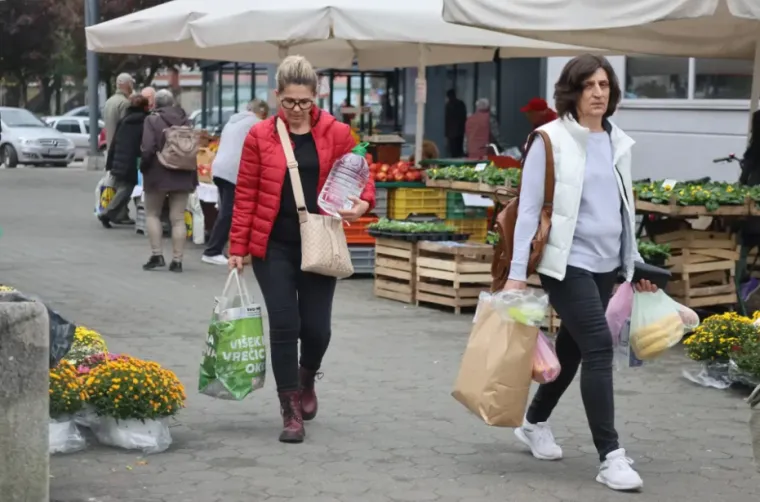 Ni tmurno vrijeme nije zadržalo Karlovčane kod kuće: Pogledajte za&scaron;to su svi iza&scaron;li na &scaron;picu