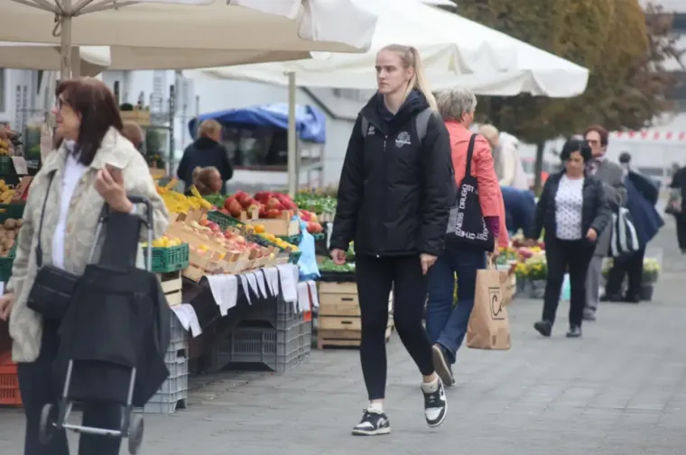 Ni tmurno vrijeme nije zadržalo Karlovčane kod kuće: Pogledajte za&scaron;to su svi iza&scaron;li na &scaron;picu