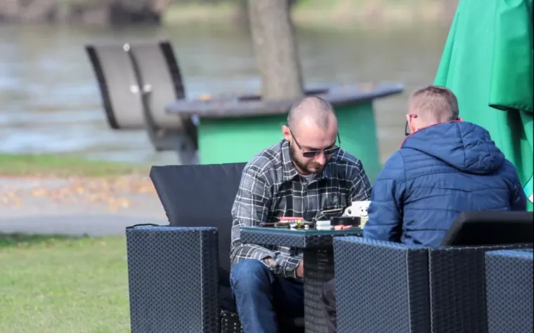 Toplije vrijeme Dalmatince namamilo u more, a Međimurce na obalu rijeke Mure: Kakva uživancija!