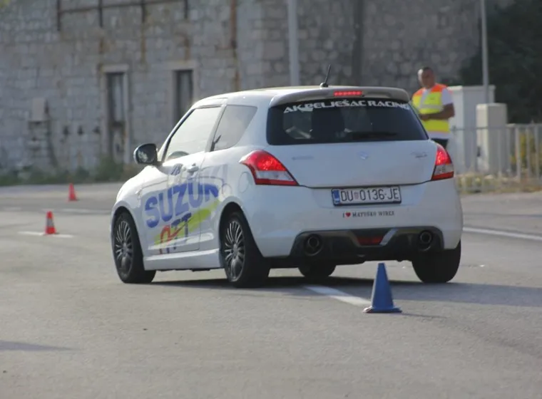 U Dubrovniku se održava hrvatsko prvenstvo u autoslalomu, pogledajte vozače i njihove limene ljubimce