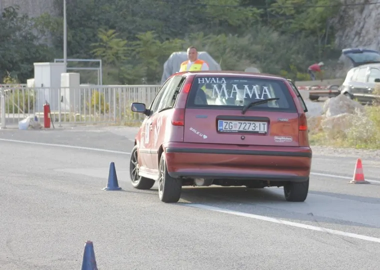 U Dubrovniku se održava hrvatsko prvenstvo u autoslalomu, pogledajte vozače i njihove limene ljubimce