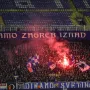 U jednom su trenutku zapalili i baklje.
