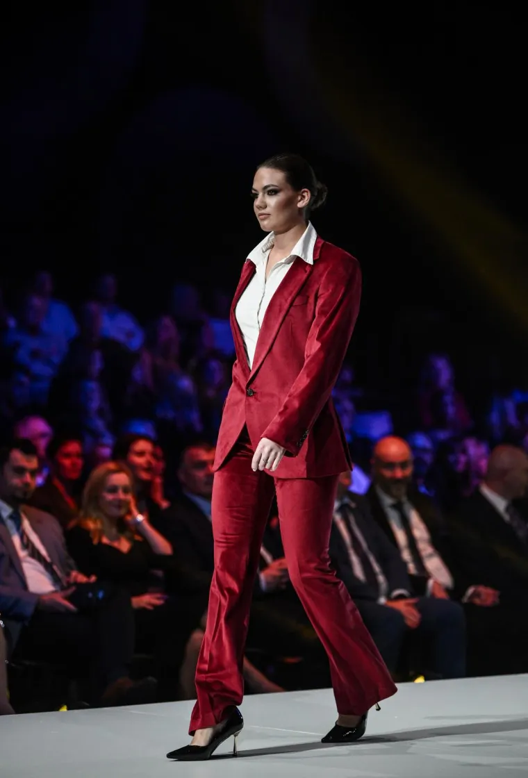 Modna revija okupila zvijezde: Jakov bez Kolinde, Sandra Bagarić zasjenila sve