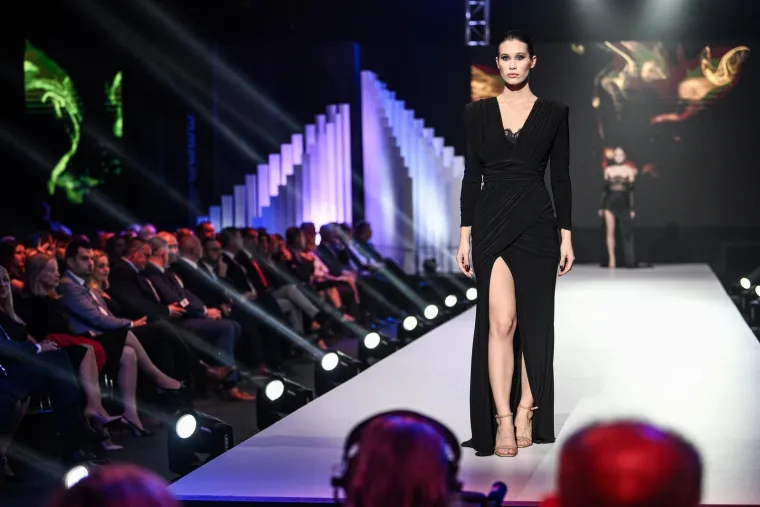 Modna revija okupila zvijezde: Jakov bez Kolinde, Sandra Bagarić zasjenila sve