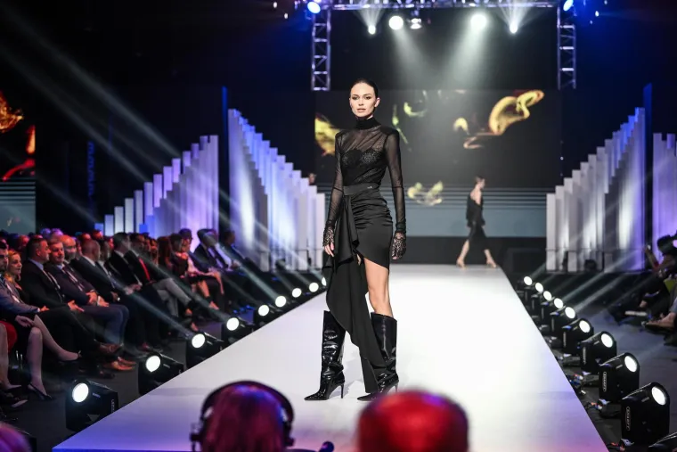 Modna revija okupila zvijezde: Jakov bez Kolinde, Sandra Bagarić zasjenila sve