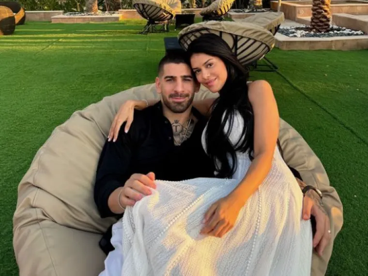 Giorgina Uzcategui često objavljuje zajedničke fotografije s Ilijom Topuirom. Prema riječima ovog UFC borca, svoju ljubav Giorginu Uzcategui prvi put je upoznao na večeri, gdje su se ubrzo i zaljubili. Prema Topurii, susret s njom bio je &quot;jedan od najvećih darova koje mi je Bog dao&quot;.