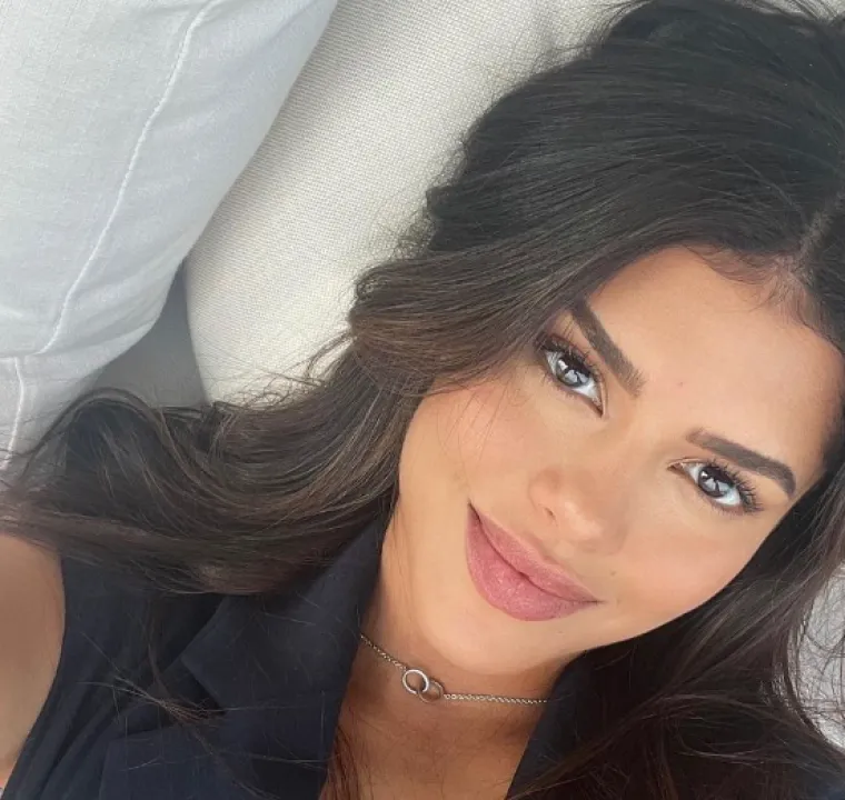 Giorgina Uzcategui voli često objavljivati i selfije, ali najčešće fotografije sa svojim Ilijom. Uvijek nakon njegovog meča, posebno pobjede, ona mu putem Instagrama čestita s puno ljubavi. To je postao njihov trade mark.