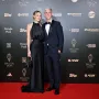 Dani Olmo zaljubljen je u Lauru Ablu Schmitt, koja je nakon propalog braka odlučila napraviti potpuni zaokret u životu. Radila je kao konobarica i raznosila novine što je jako pohvalno jer se uhvatila u koštac sa svim problemima, bez da je birala poslove, a veliku slavu je doživjela na TikToku. Sada ima stotine tisuće pratitelja na raznim društvenim mrežama, a snima i novu sezonu svojeg uspješnog podcasta u SAD-u. 