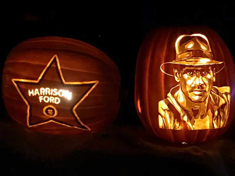 Mnogi horor filmovi smje&scaron;teni su oko Halloweena ili koriste njegove simbole i teme.